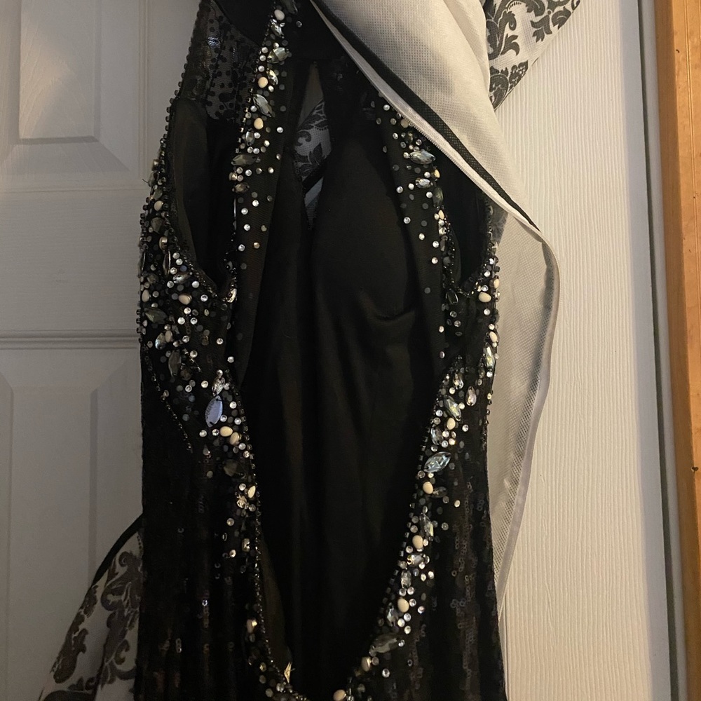 Black sequined prom dress - Picture 2 of 6